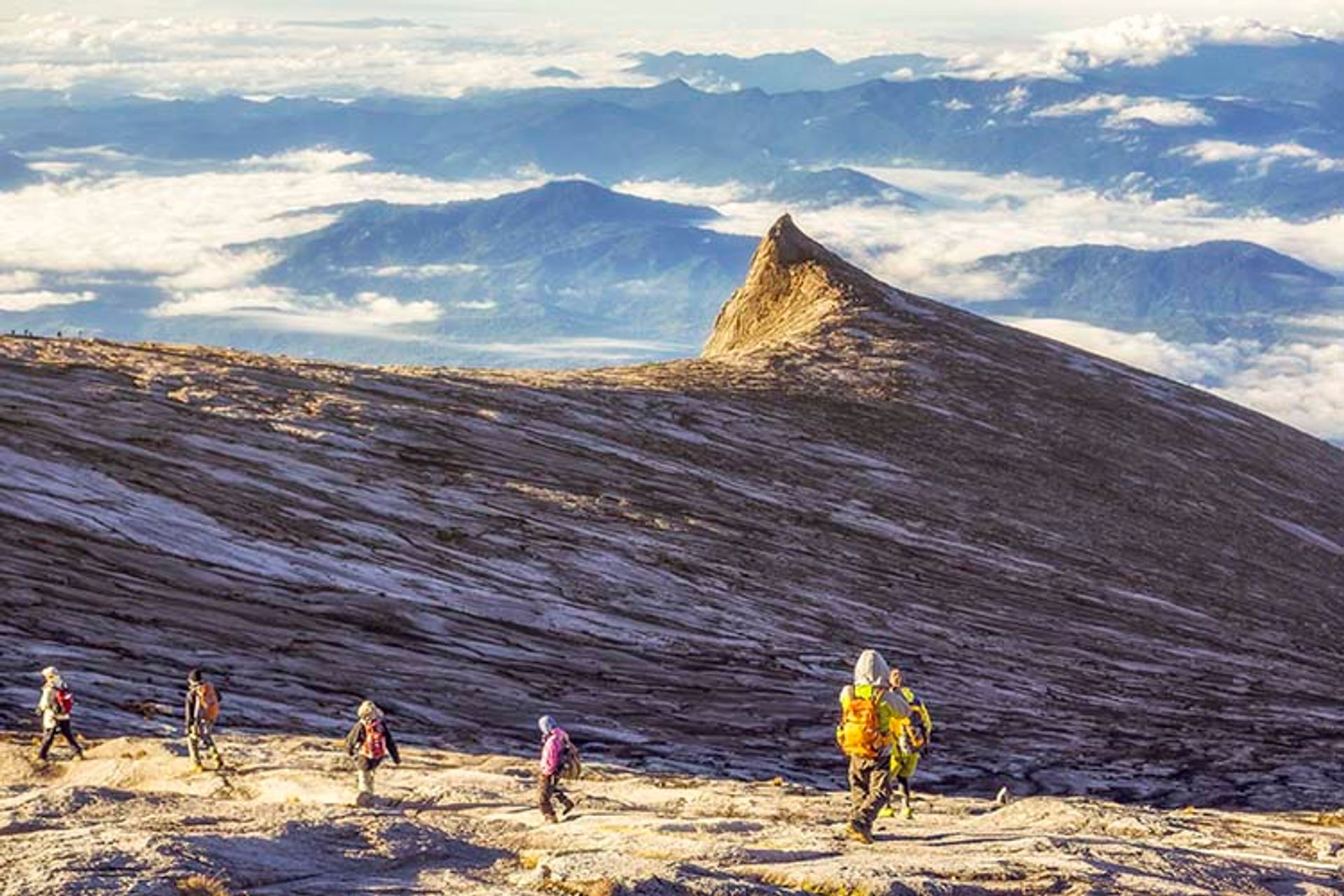 Is mount kinabalu a volcano